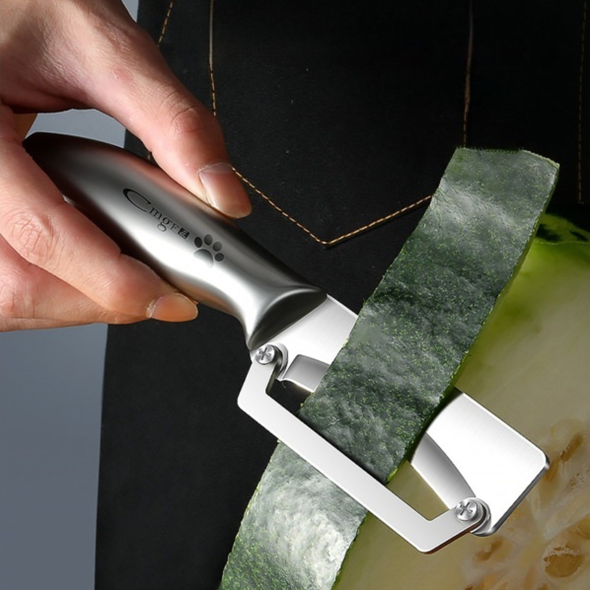 Économe en inox pour fruits et legumes a peau dure