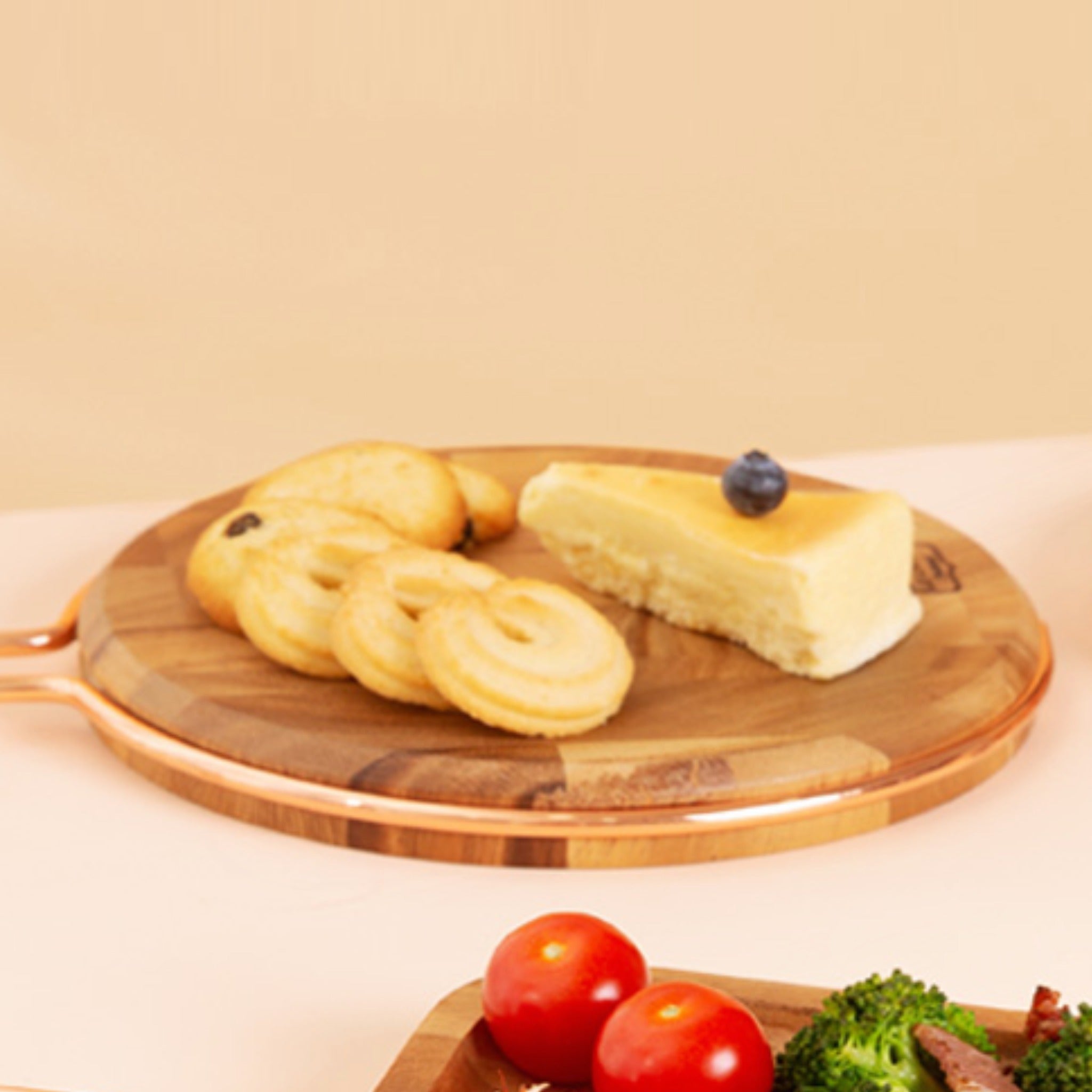 Planche en bois massif pour steak, pain et service