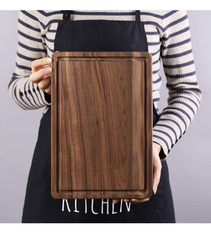 planche à découper en noyer avec rigole pour viande